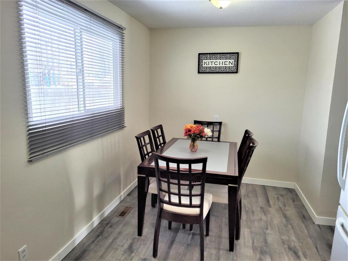Cozy 4 Bedroom Townhouse - Peaceful Feel Of Home Winnipeg Extérieur photo